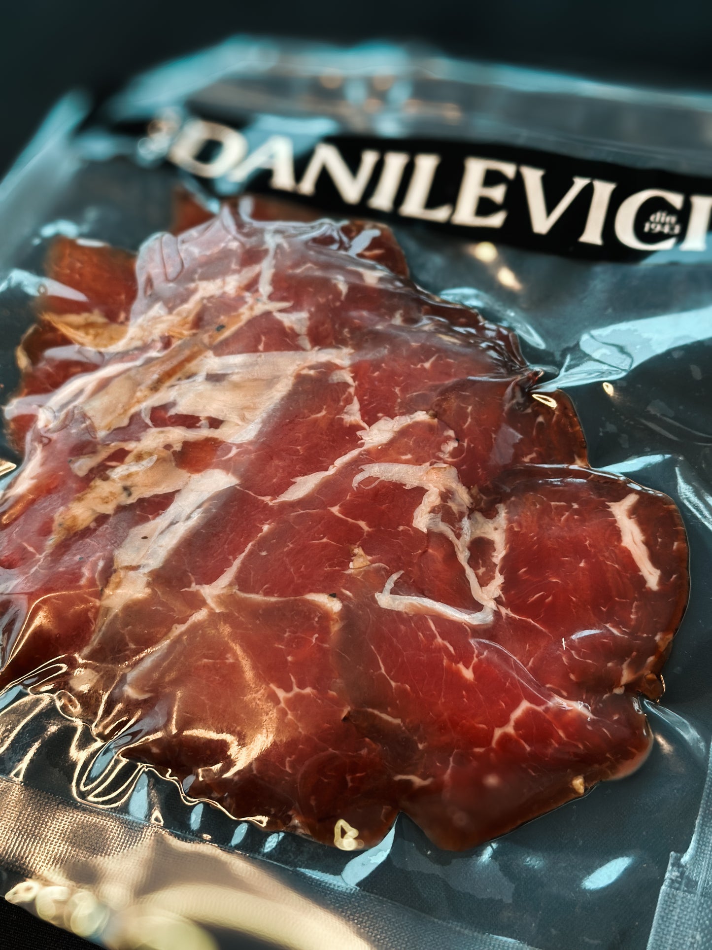 Muşchi vită crud uscat feliat